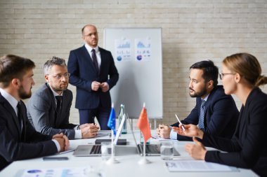 iş ortakları için hoparlör dinleme