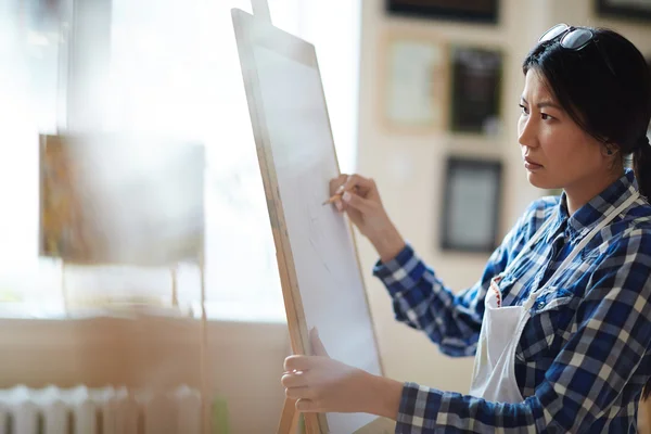 Student tekenen in de kunst klas — Stockfoto