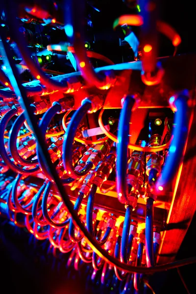Supercomputer mit Kabelreihen — Stockfoto