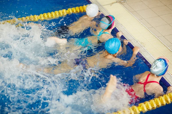 Children training in pool — Stock Photo, Image