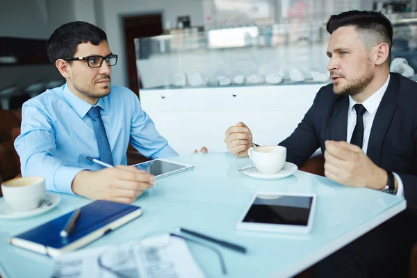 Businessman explaining data — Stock Photo, Image