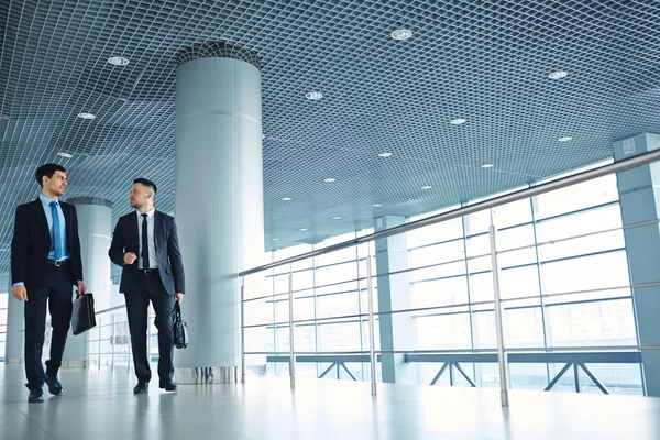 Líderes de negocios exitosos en trajes — Foto de Stock