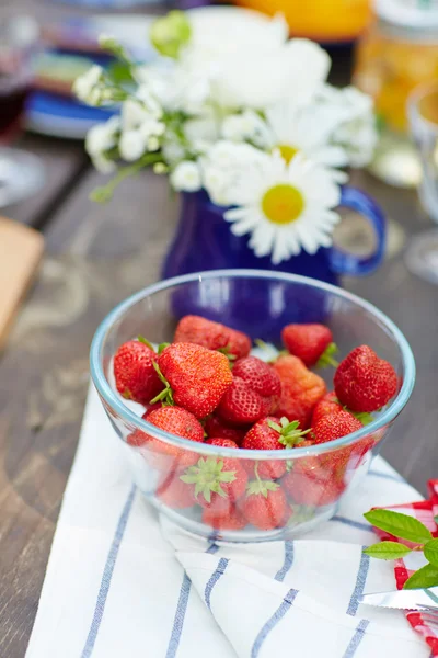 Fresh strawberries in bowl — Stock Photo, Image