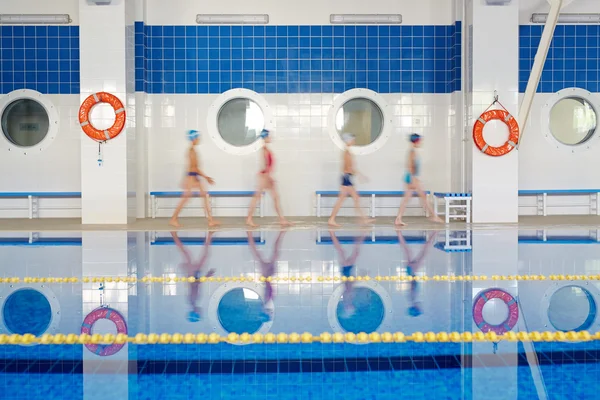 Motie van de kleine zwemmers — Stockfoto