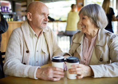Romantik yaşlılar içki