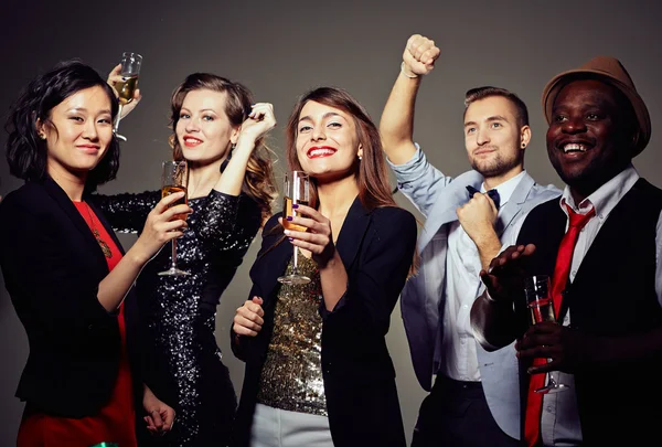 Pessoas celebrando férias — Fotografia de Stock