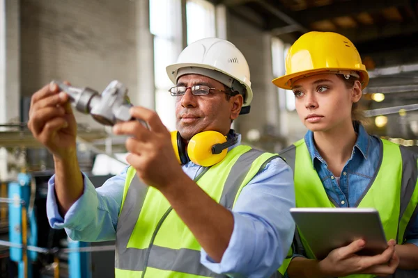 Foreman visar detalj — Stockfoto