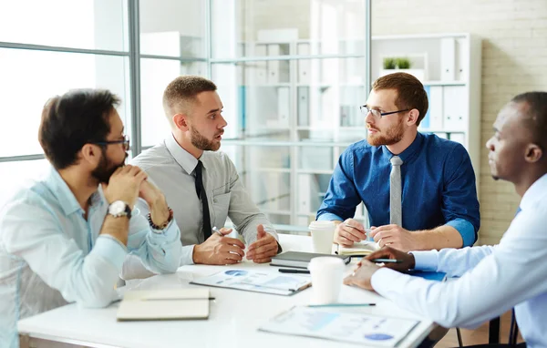 Equipo de negocios en sesión informativa —  Fotos de Stock