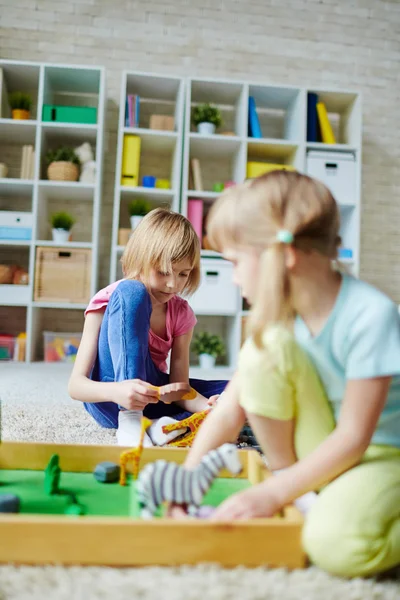 Youthful girls playing with toys — Stockfoto