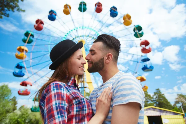 Dates enjoying time in amusement park — Stock Photo, Image