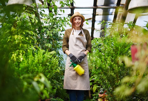 Feliz joven agricultor — Foto de Stock