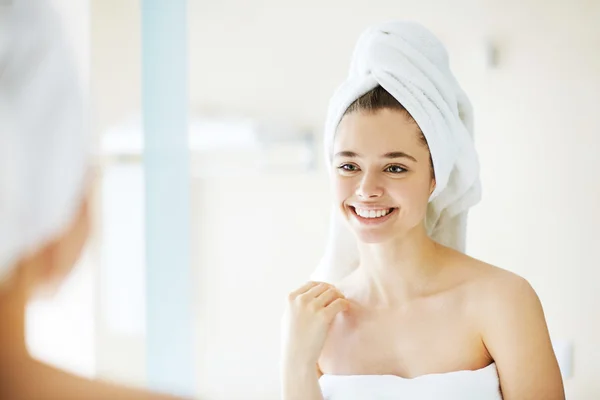 Woman with towel on head — Stock Photo, Image