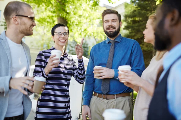 Co-workers interacting during coffee break — Stock Photo, Image