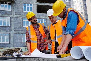 Yeni inşaat taslağını tartışmaya oluşturucular