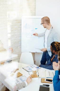 Piyasasında mali artış gösteren öğretmen