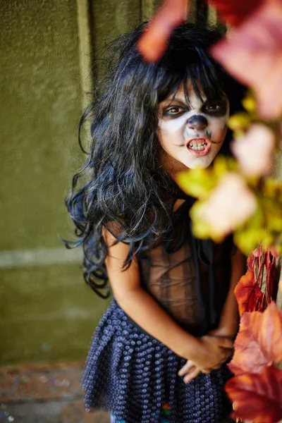 Niño espeluznante con expresión aterradora —  Fotos de Stock