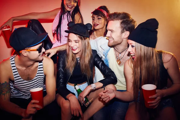 Friends at swag home party — Stock Photo, Image