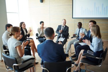 planları tartışan grup