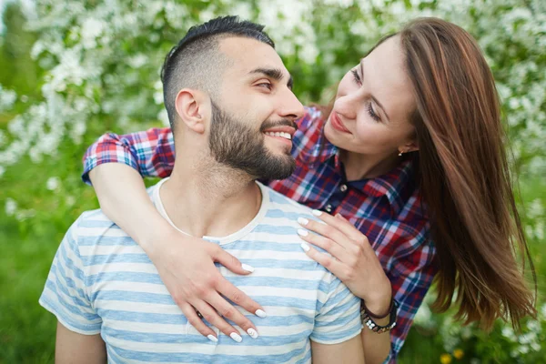 Happy young couple in park — Stock Photo, Image