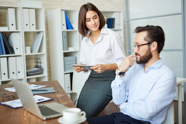 Business coppia di pianificazione di lavoro insieme — Foto Stock