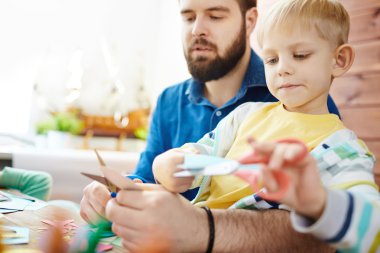 Babası ile küçük çocuk