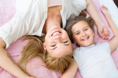 Mutlu anne ve kız 