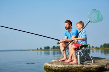 Genç adam ve oğlu Irmak