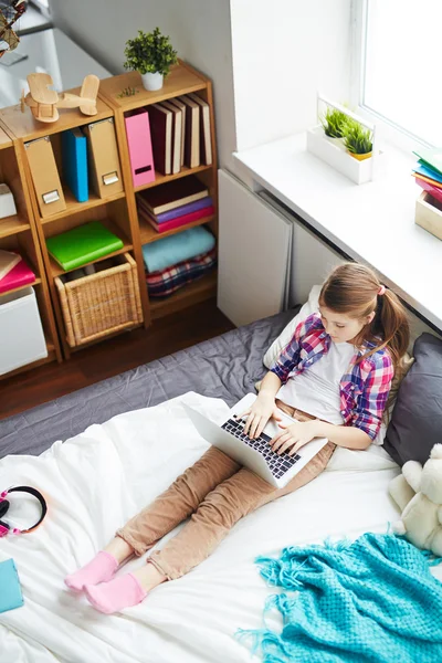Girl with Laptop in her Room — Stock Photo, Image