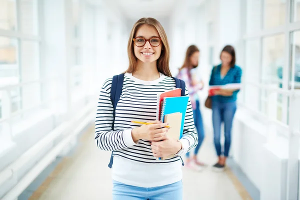 Estudante universitário feminino — Fotografia de Stock