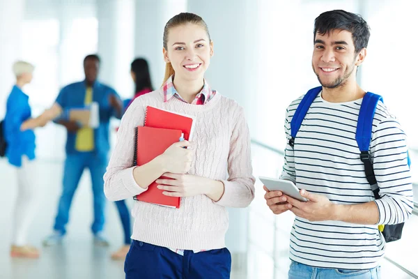 Vrolijke college mates — Stockfoto