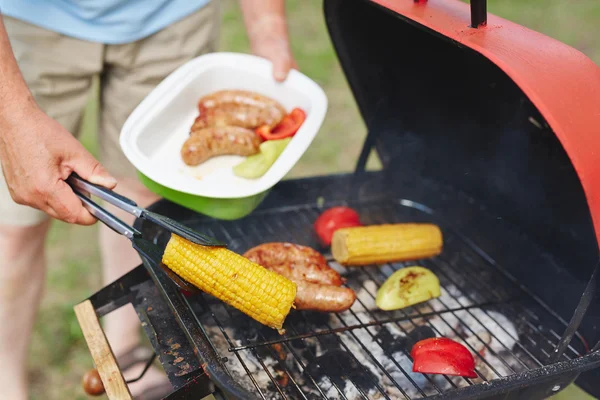 男の料理の野菜と肉 — ストック写真