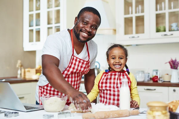 Porträt einer glücklichen Familie — Stockfoto