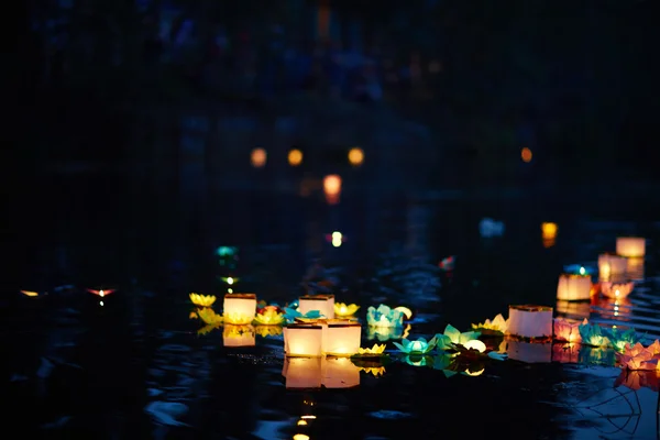 Traditionelle Lichter schweben — Stockfoto