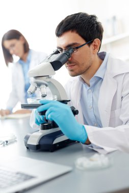Yeni maddeler studyin erkek bilim adamı