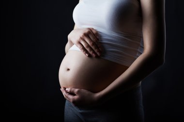 Hamile kadın göbeği  