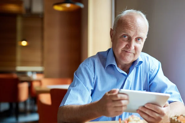 Retrato de homem sênior — Fotografia de Stock