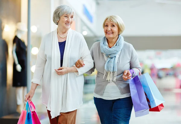 Tempo libero di donne anziane — Foto Stock