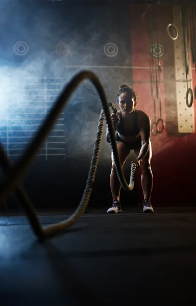 Deportiva mujer haciendo ejercicio —  Fotos de Stock