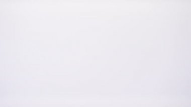 Üst kattaki düz manzarada vitamin ve besin maddeleriyle dolu sağlıklı yemek görüntüleri var. Erişte, fındık, meyve ve sebzelerden oluşuyor.