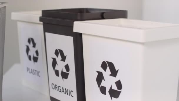 Proces Třídění Odpadu Třídírnách Pro Recyklaci — Stock video