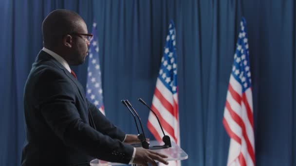 Yan Görüntü Başkanlık Için Yarışan Afrikalı Amerikalı Bir Adamın Tartışırken — Stok video