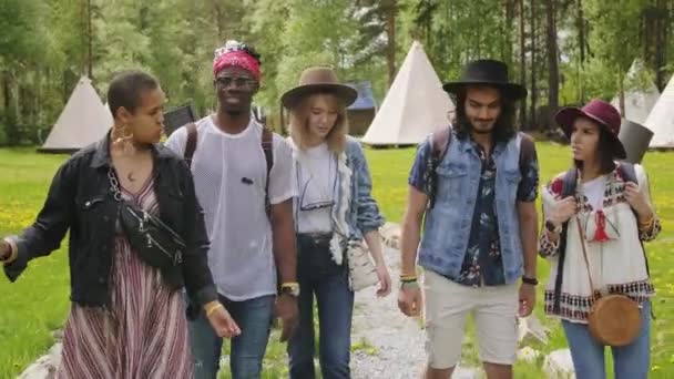 Medium Shot Young Multi Ethnical Group Friends Boho Style Outfits — Stock Video