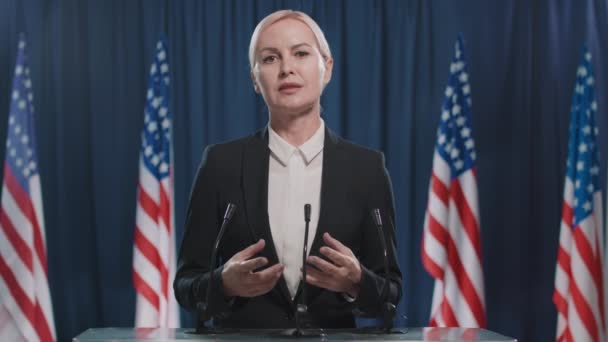 Krásná Zralá Žena Blond Vlasy Běží Prezidenta Usa Mluvit Svých — Stock video