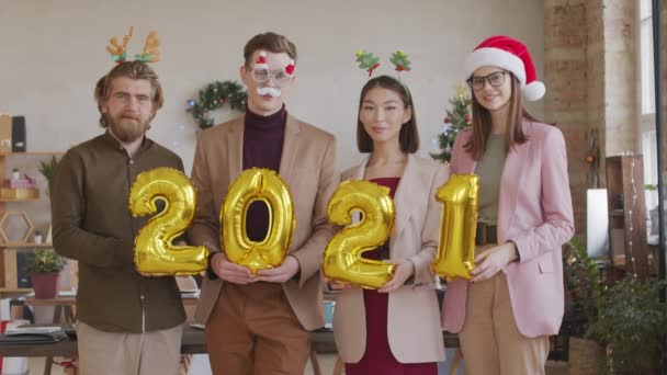 Portrait Jeunes Hommes Femmes Affaires Portant Des Bandeaux Fête Chapeau — Video