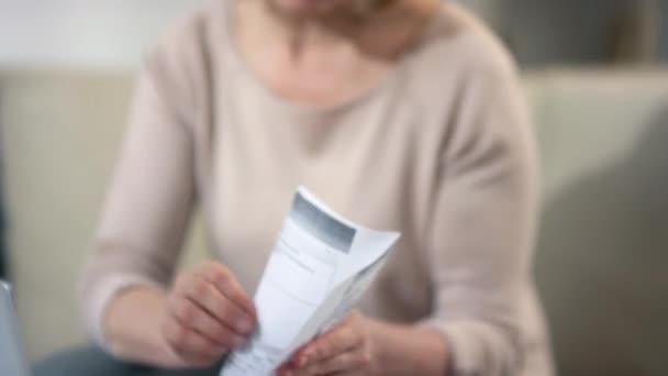 Tilting Shot Good Looking Caucasian Woman Doing Paperwork Home Checking — Stock Video