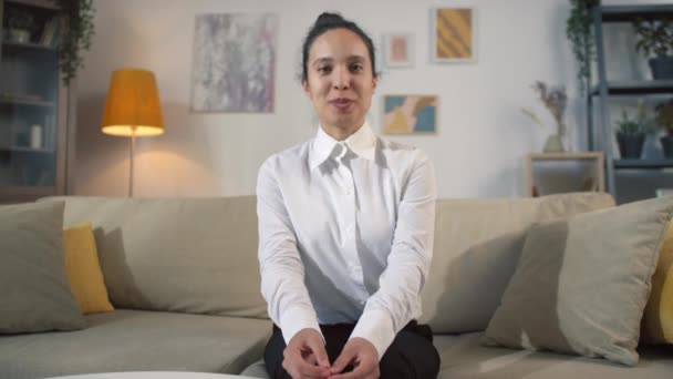 Punto Vista Imágenes Mujer Bonita Nerviosa Teniendo Entrevista Trabajo Línea — Vídeos de Stock