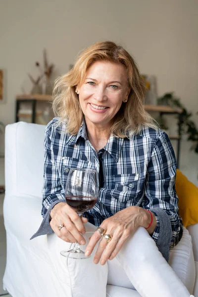 Cheerful Blond Mature Woman Glass Wine Looking You Toothy Smile — Stock Photo, Image