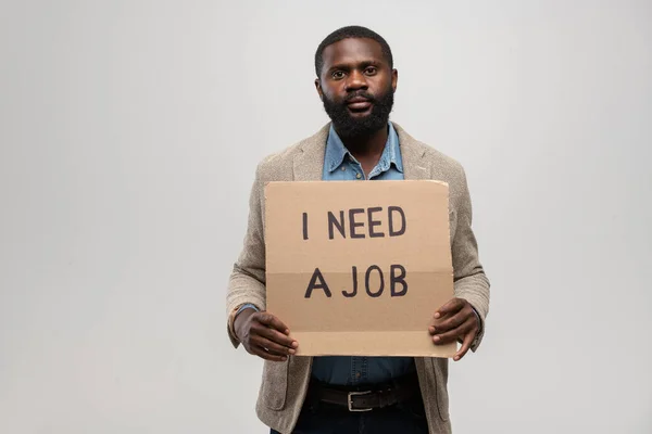 Young Jobless Man African Ethnicity Formalwear Holding Piece Cardboard Saying — Stock Photo, Image