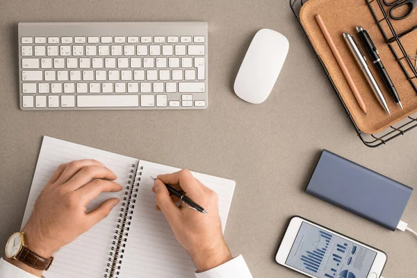 Piatto Mani Giovane Elegante Broker Con Penna Pagine Vuote Notebook — Foto Stock