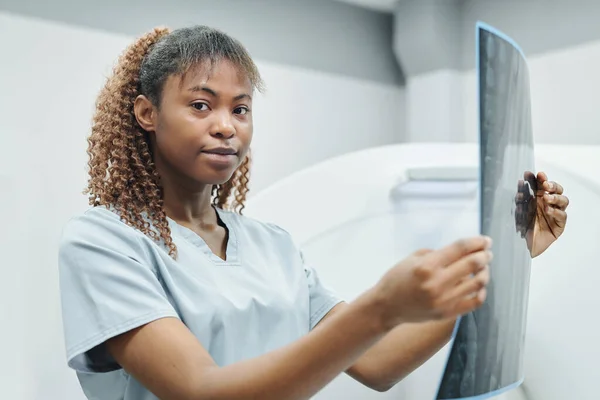 Portrait Content Confident Doctor Nurse Standing Ultrasound Room Modern Diagnostic — Stock Photo, Image